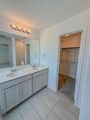 725 Bronco Billy DR, Jarrell, TX 76537