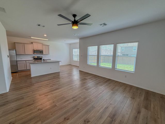 725 Bronco Billy DR, Jarrell, TX 76537