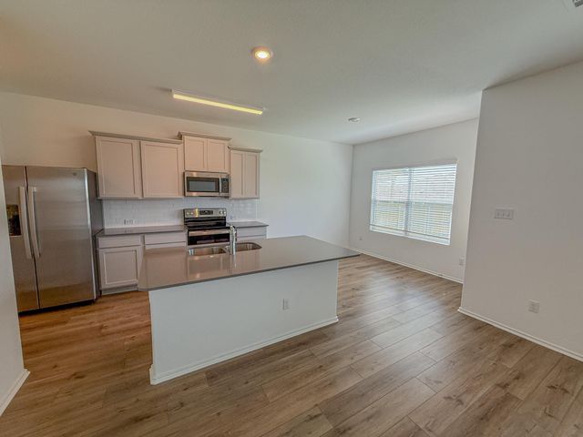 725 Bronco Billy DR, Jarrell, TX 76537