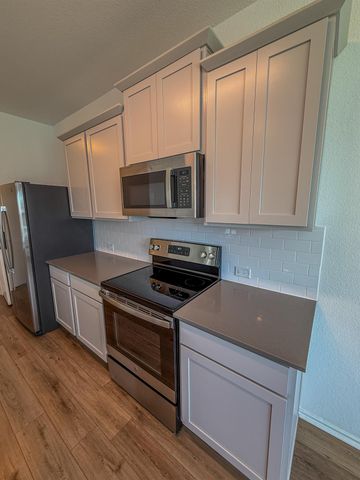 725 Bronco Billy DR, Jarrell, TX 76537