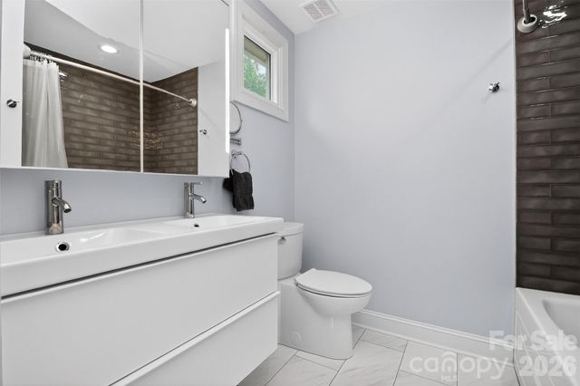 1073 Park West Drive, Charlotte, NC 28209