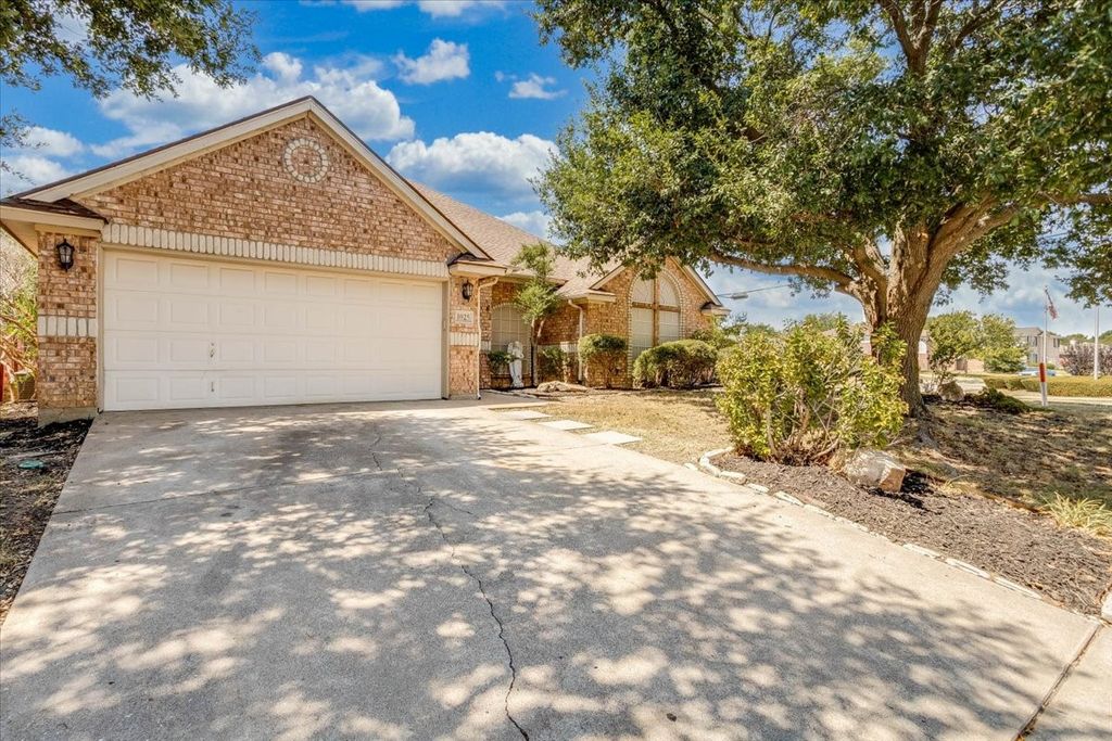 1025 Jessica Drive, Burleson, TX 76028 — photo 4