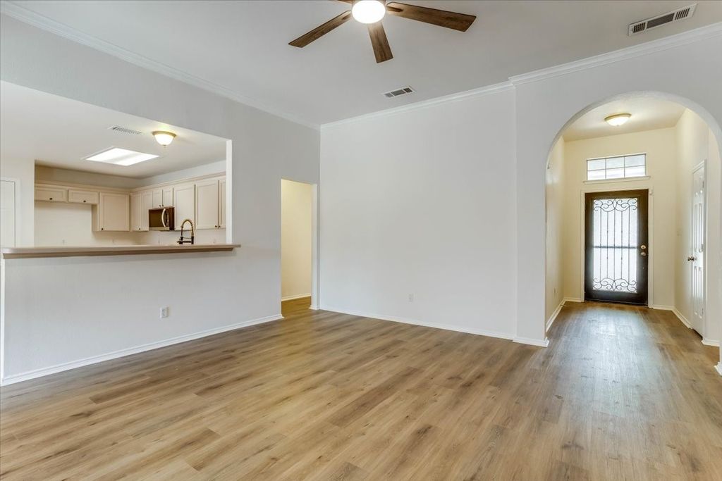 1025 Jessica Drive, Burleson, TX 76028 — photo 5