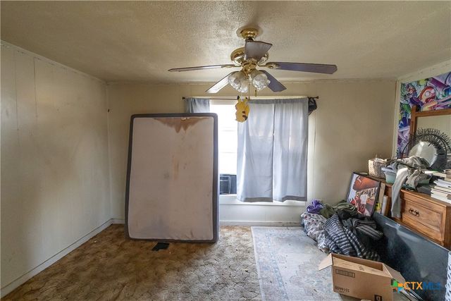 201 N Kings Trail, Little River Academy, TX 76554