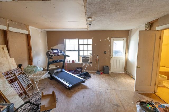 201 N Kings Trail, Little River Academy, TX 76554