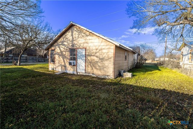 201 N Kings Trail, Little River Academy, TX 76554