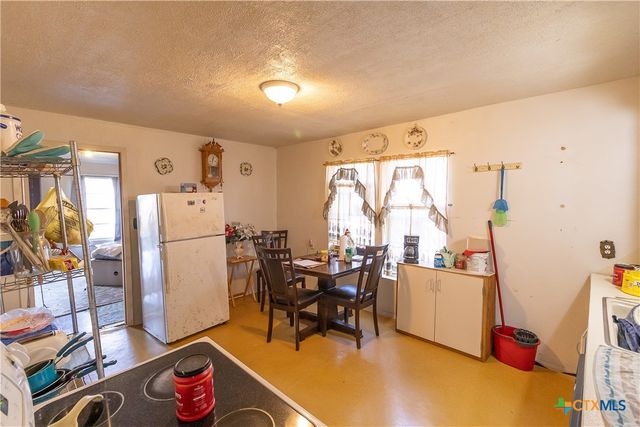 201 N Kings Trail, Little River Academy, TX 76554