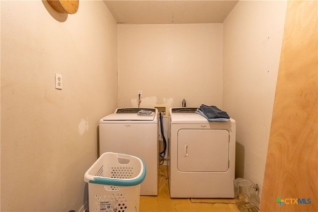 201 N Kings Trail, Little River Academy, TX 76554