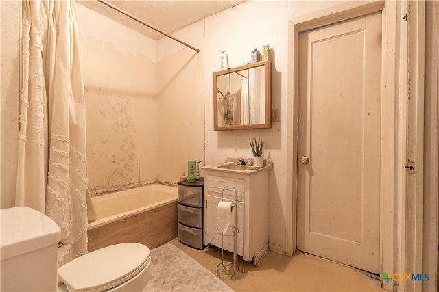 201 N Kings Trail, Little River Academy, TX 76554