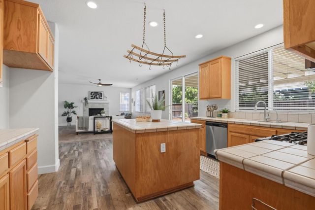 1178 Jewelflower, Plumas Lake, CA 95961
