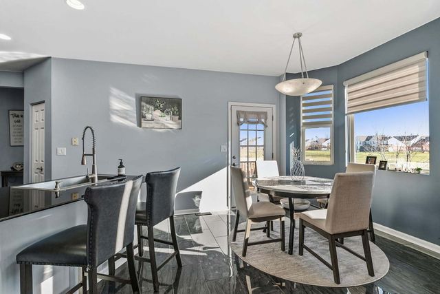 737 W St Johns Place, Addison, IL 60101