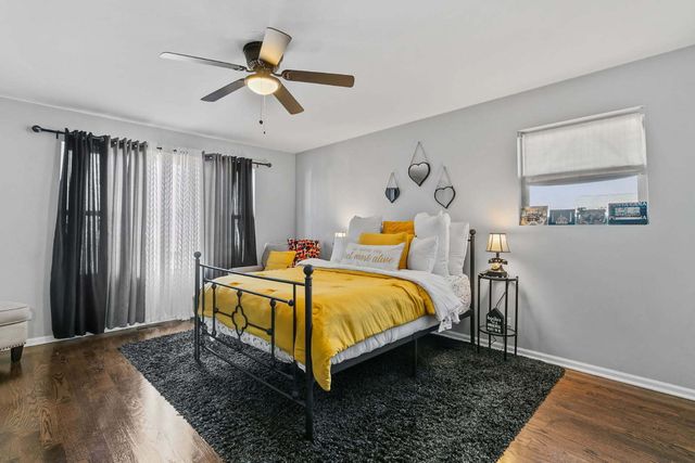 737 W St Johns Place, Addison, IL 60101