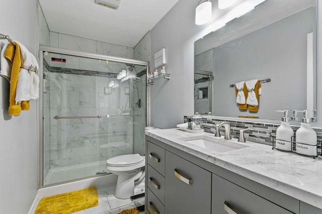 737 W St Johns Place, Addison, IL 60101