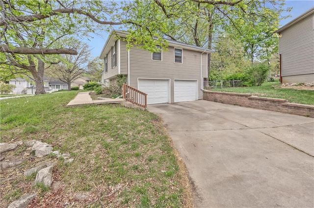 5428 W 102nd Street, Overland Park, KS 66207