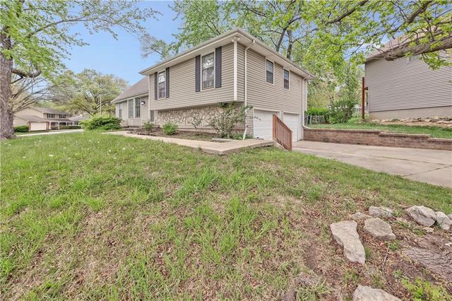 5428 W 102nd Street, Overland Park, KS 66207