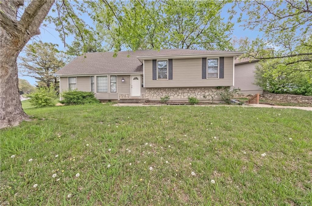 5428 W 102nd Street, Overland Park, KS 66207