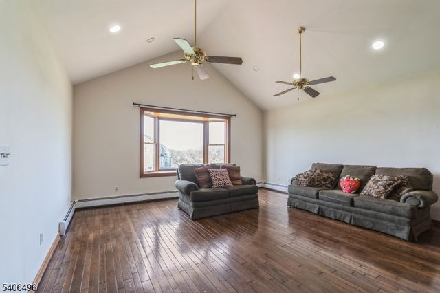 30 Claridge Ln, Raritan Twp., NJ 08822