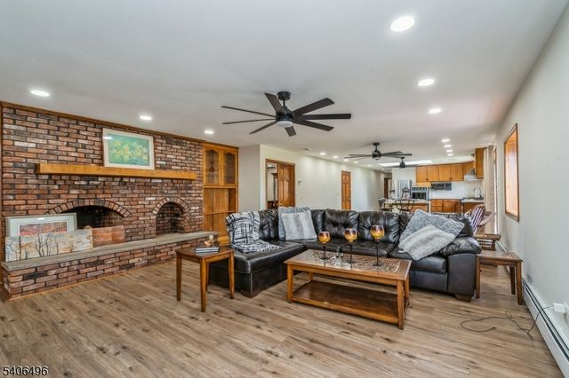 30 Claridge Ln, Raritan Twp., NJ 08822