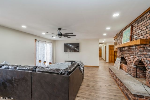 30 Claridge Ln, Raritan Twp., NJ 08822