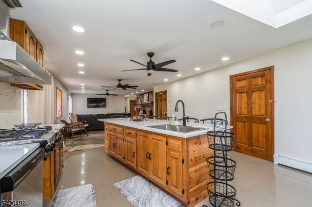 30 Claridge Ln, Raritan Twp., NJ 08822