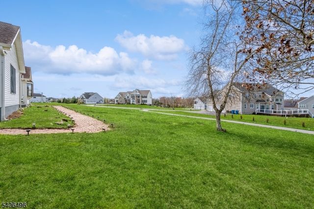 30 Claridge Ln, Raritan Twp., NJ 08822