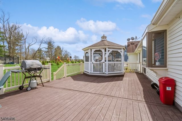 30 Claridge Ln, Raritan Twp., NJ 08822