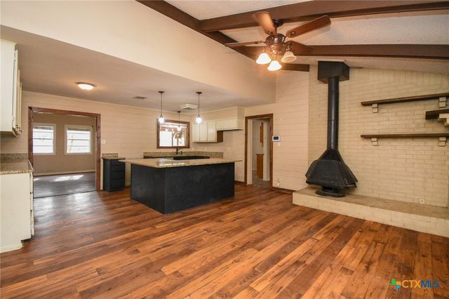 197 Live Oak Drive, Inez, TX 77968