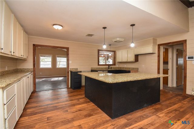 197 Live Oak Drive, Inez, TX 77968