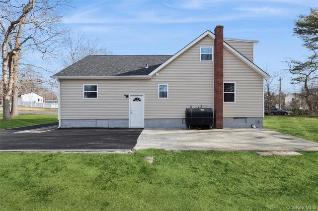 232 Berkshire Drive, Farmingville, NY 11738