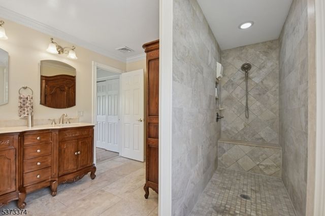 12 Douglas Dr, Montville Twp., NJ 07082