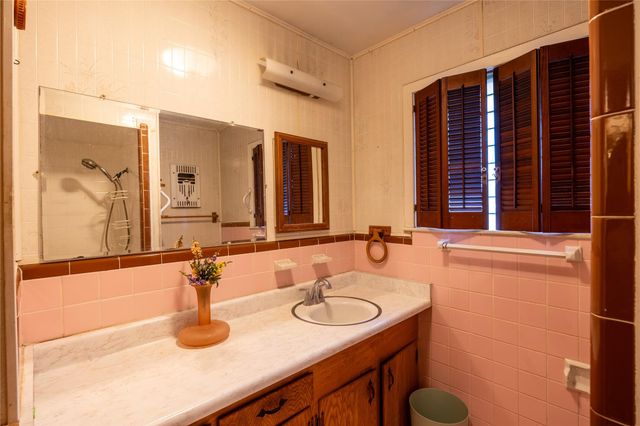 7718 Dillon Street, Houston, TX 77061