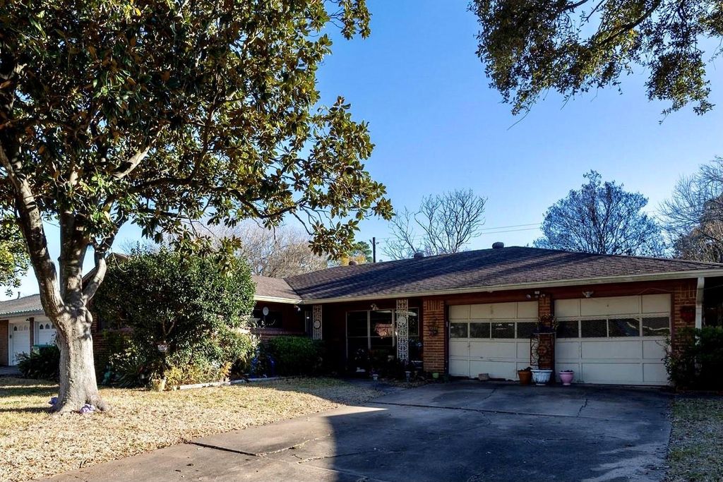 7718 Dillon Street, Houston, TX 77061