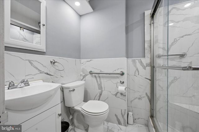 8660 FORREST AVE, Philadelphia, PA 19150