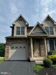 12 KINGSWOOD DR, Lewisberry, PA 17339