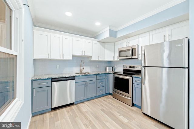 2 NORMAN AVE, Levittown, PA 19055