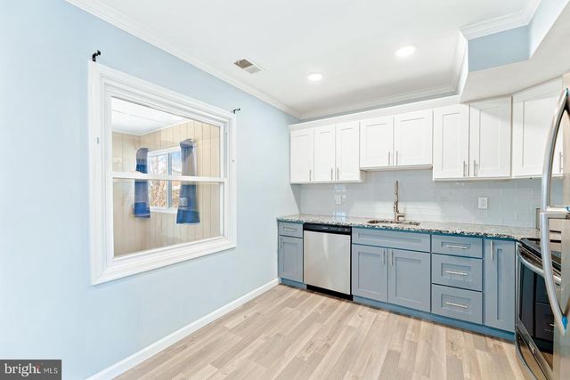 2 NORMAN AVE, Levittown, PA 19055