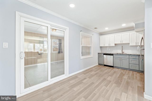 2 NORMAN AVE, Levittown, PA 19055