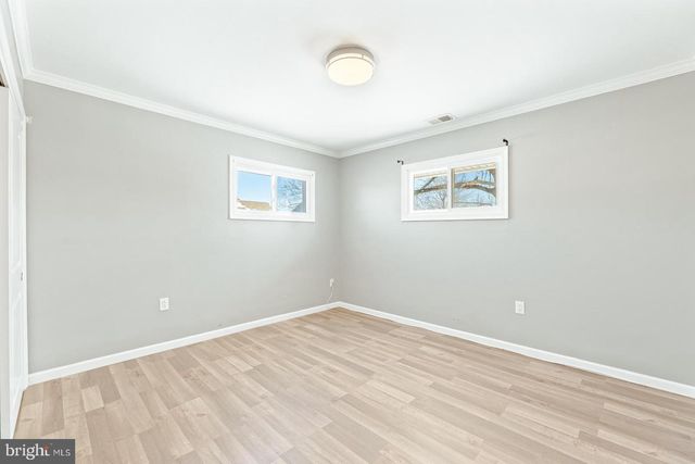 2 NORMAN AVE, Levittown, PA 19055