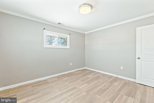 2 NORMAN AVE, Levittown, PA 19055