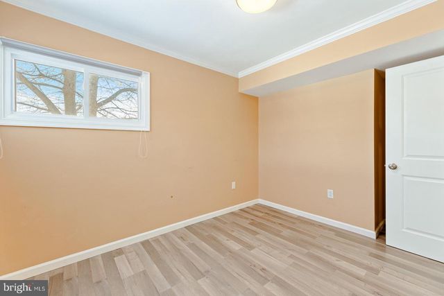 2 NORMAN AVE, Levittown, PA 19055