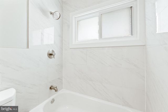 2 NORMAN AVE, Levittown, PA 19055