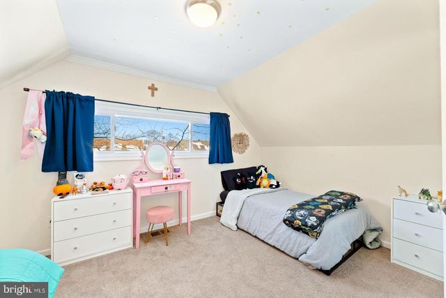 2 NORMAN AVE, Levittown, PA 19055