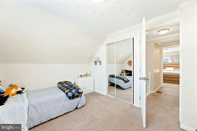 2 NORMAN AVE, Levittown, PA 19055