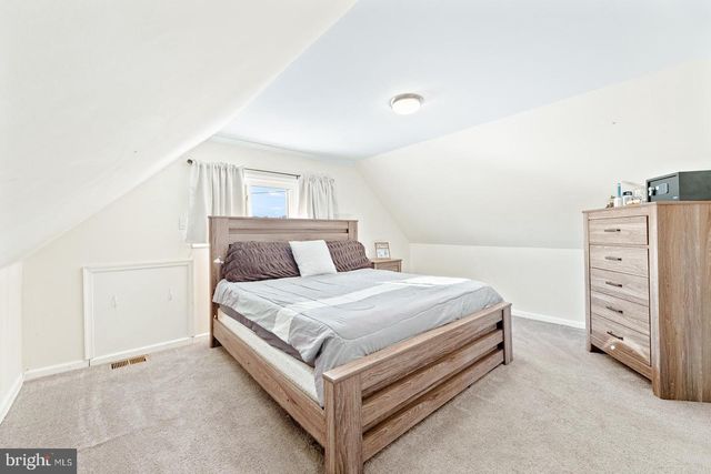 2 NORMAN AVE, Levittown, PA 19055