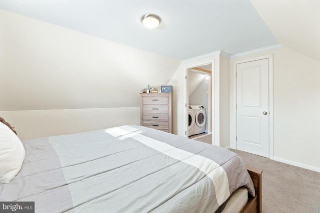 2 NORMAN AVE, Levittown, PA 19055