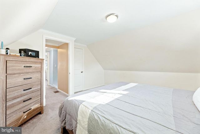 2 NORMAN AVE, Levittown, PA 19055