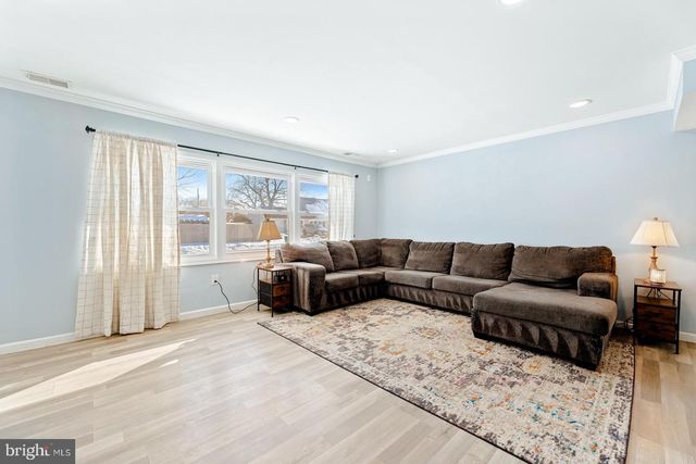 2 NORMAN AVE, Levittown, PA 19055