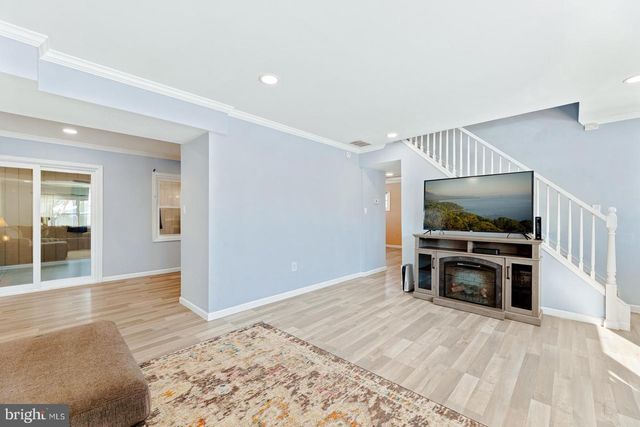 2 NORMAN AVE, Levittown, PA 19055