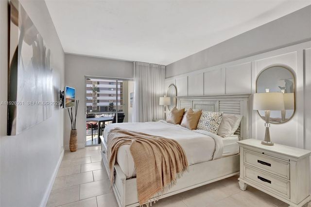 300 Golden Isles Dr 204, Hallandale Beach, FL 33009