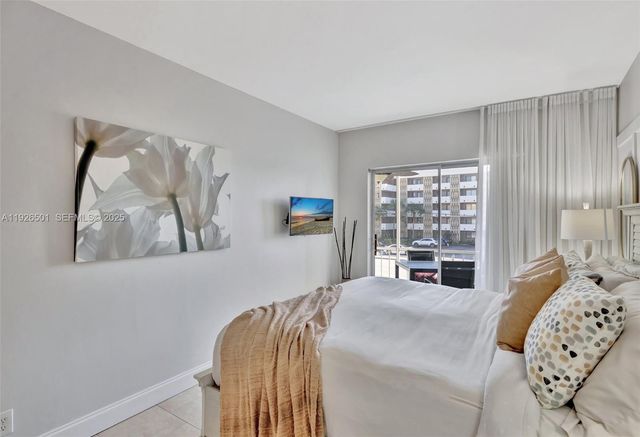 300 Golden Isles Dr 204, Hallandale Beach, FL 33009